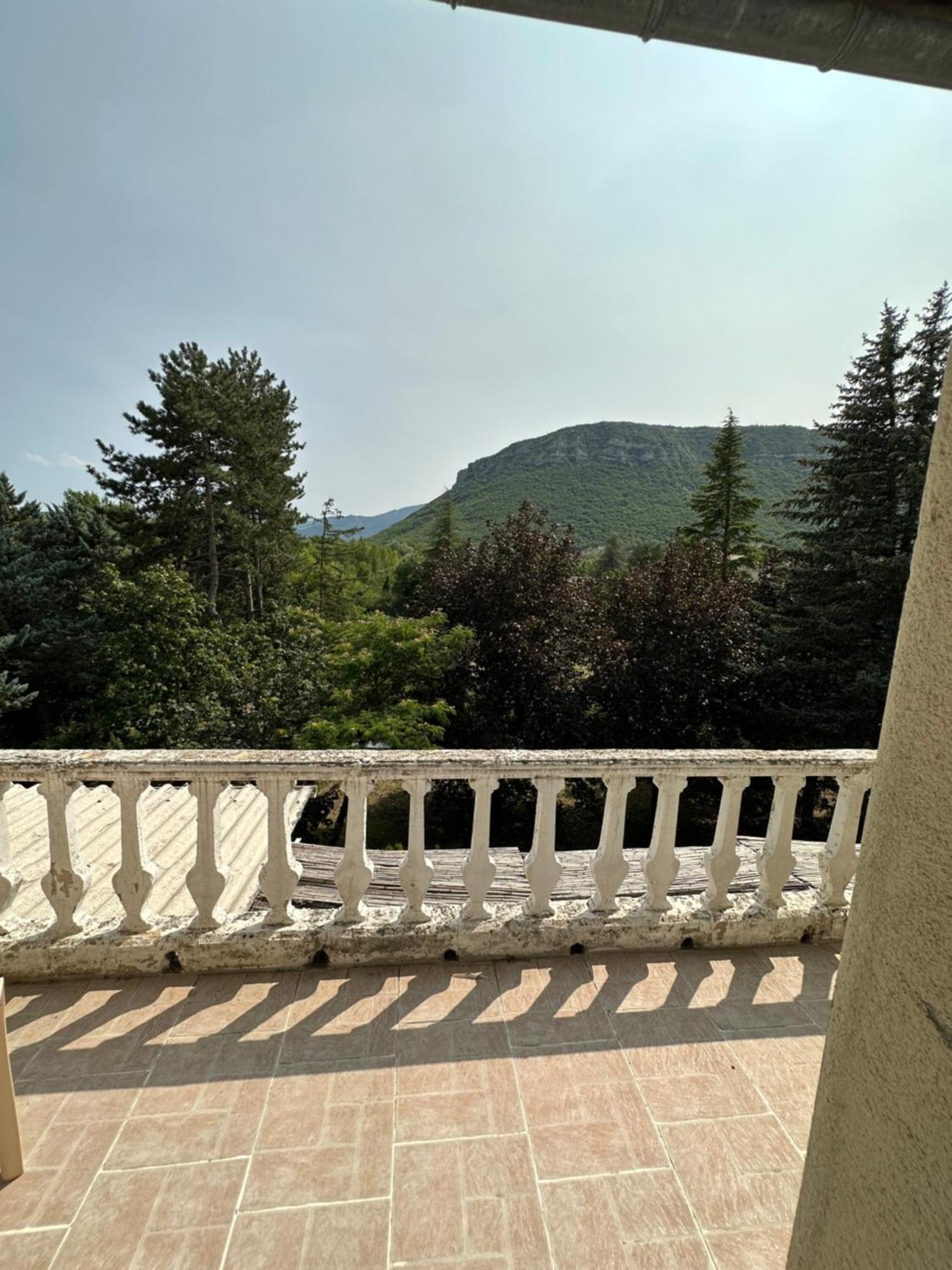 Отель Les Terrasses Laragne-Monteglin Экстерьер фото